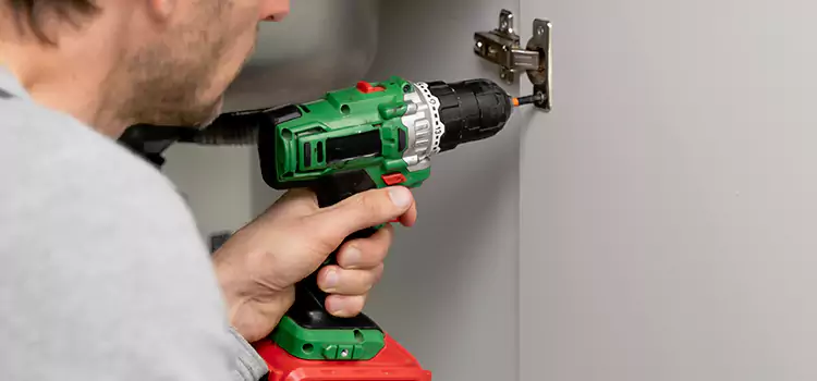 Commercial Door Hinge Repair Carignan